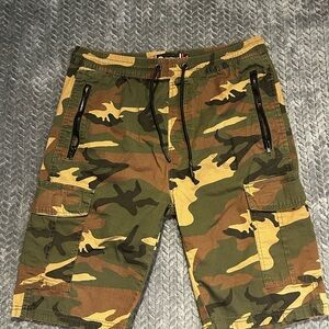 Akademiks Men's Cargo Shorts Size M Green Camo Drawstring Rip Stop
